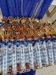 στολισμός βάπτισης για αγόρι με θέμα την κορώνα