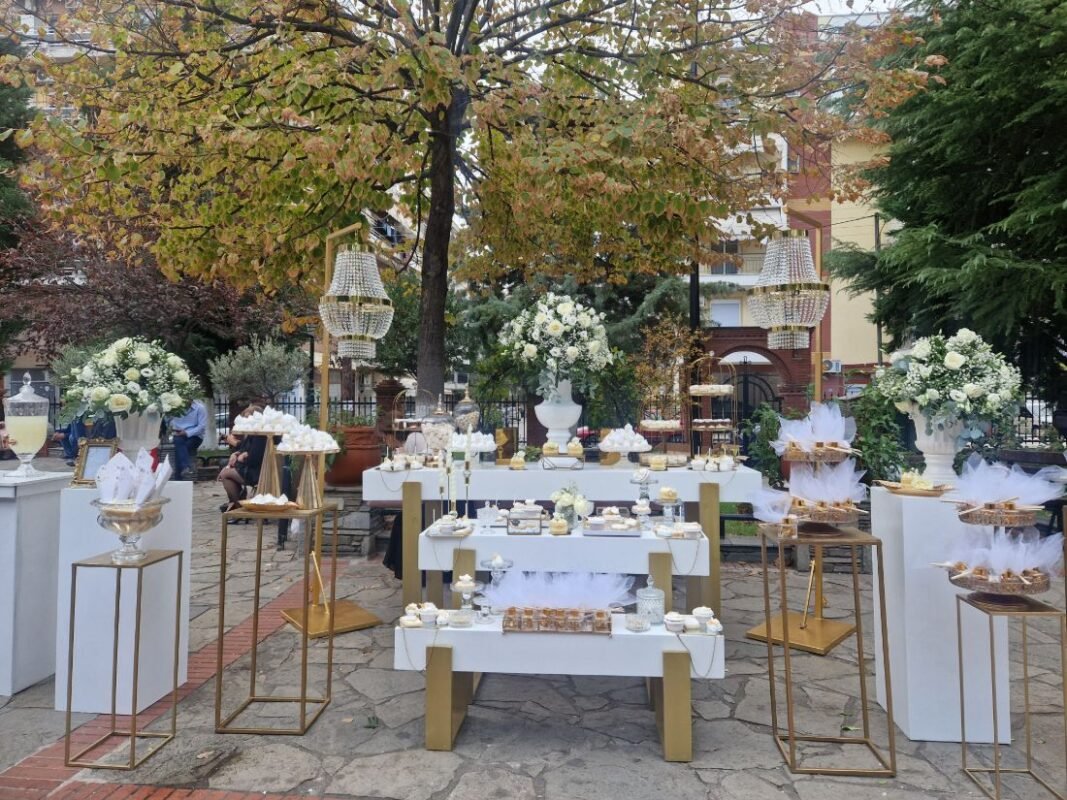 στολισμός γάμου λευκό χρυσό