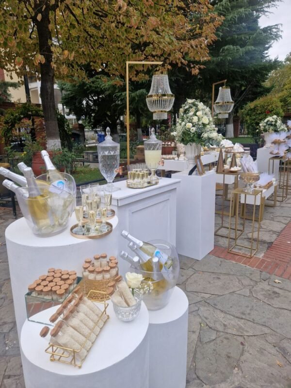 στολισμός γάμου λευκό χρυσό