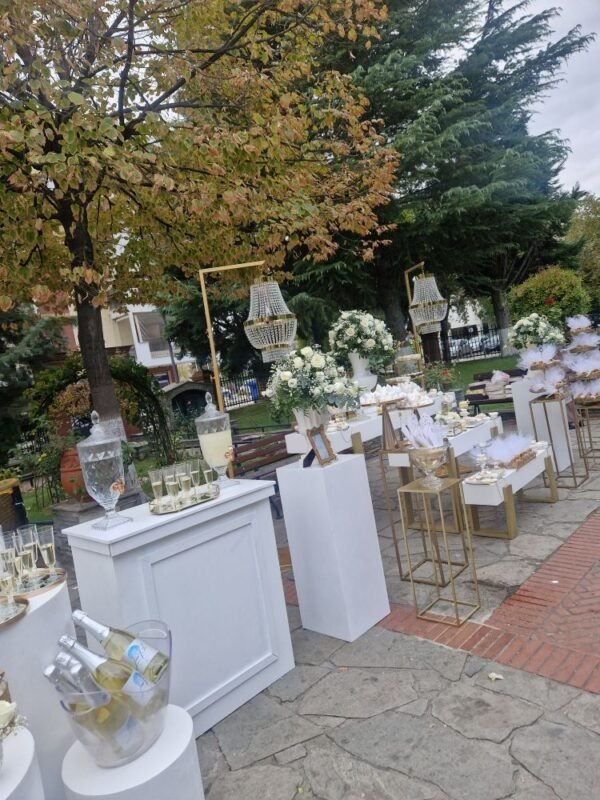 στολισμός γάμου λευκό χρυσό