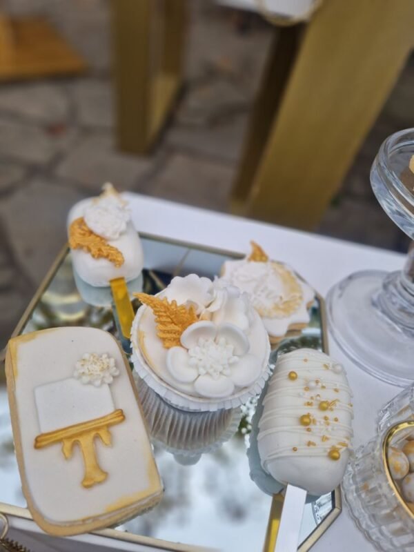 στολισμός γάμου λευκό χρυσό