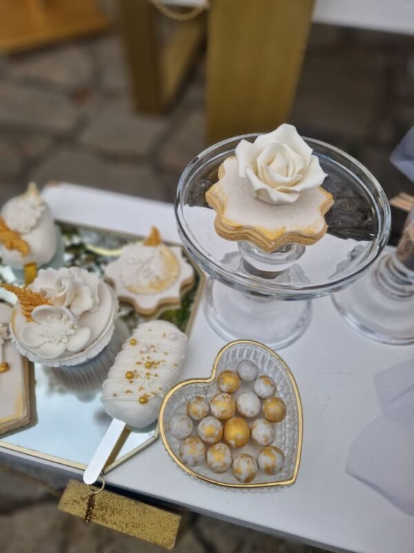 στολισμός γάμου λευκό χρυσό