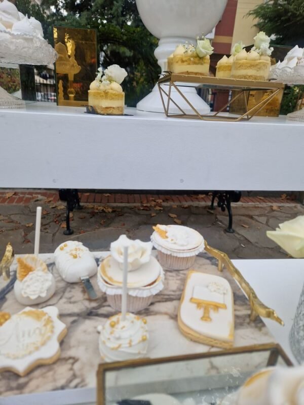 στολισμός γάμου λευκό χρυσό