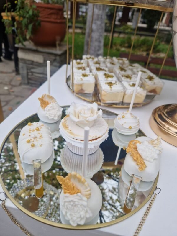 στολισμός γάμου λευκό χρυσό