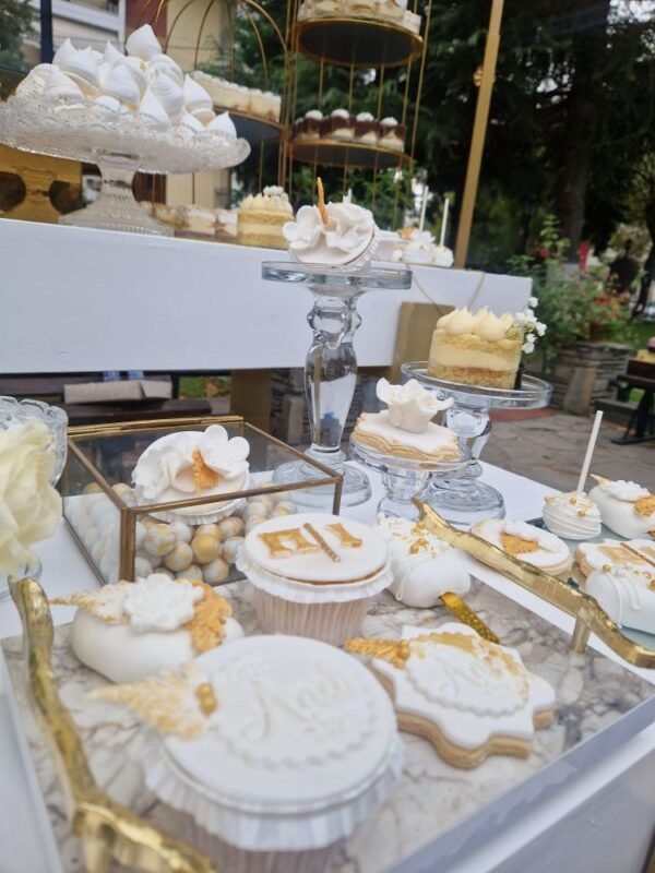 στολισμός γάμου λευκό χρυσό