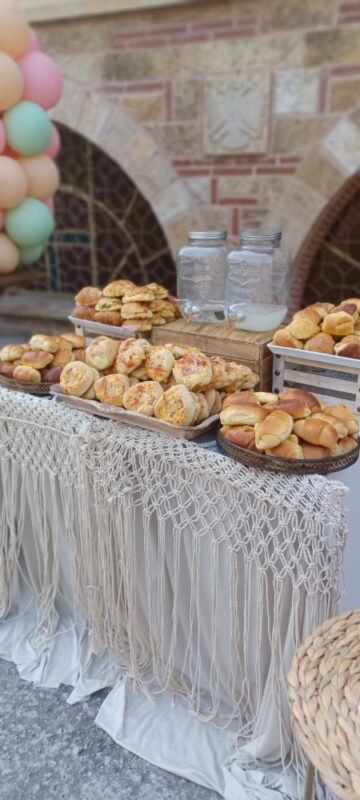 στολισμός βάπτισης με θέμα ουράνιο τόξο