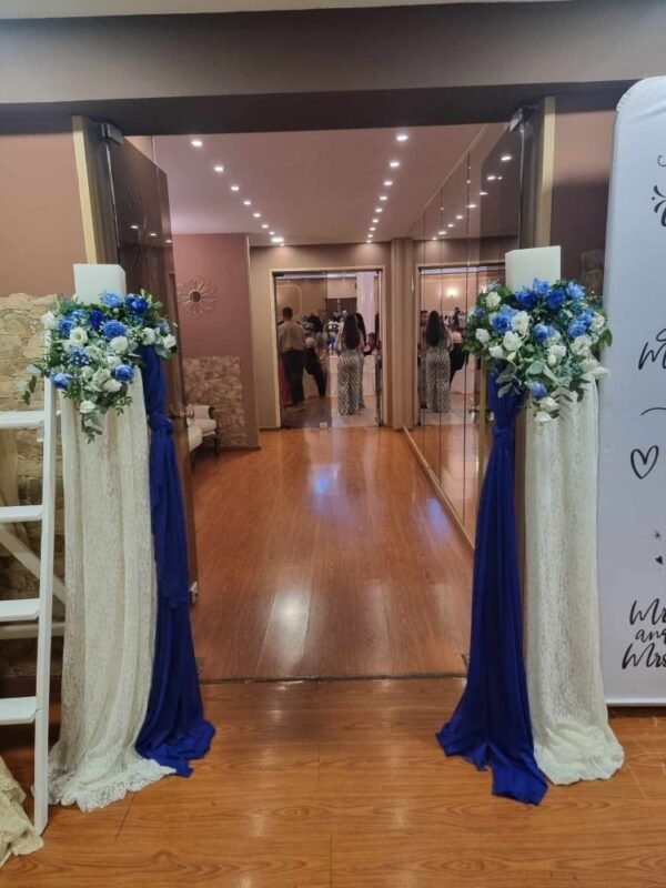 στολισμός αίθουσας δεξιώσεων σε μπλε ηλεκτρικ