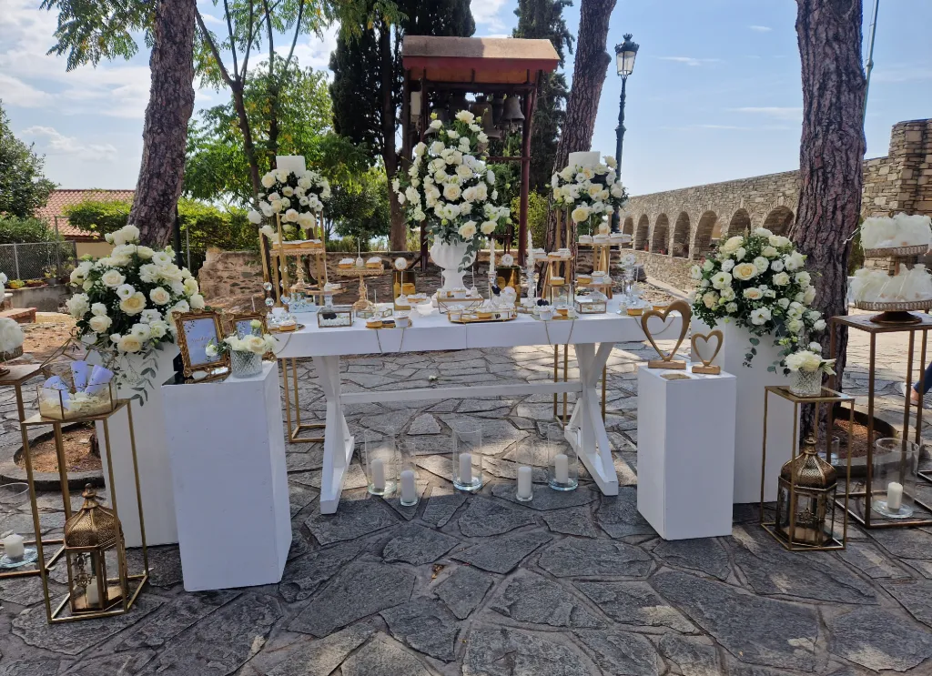 Στολισμός Γάμου με λευκά τριαντάφυλλα