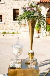 στολισμός γάμου λιλά και χρυσό