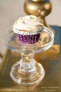 στολισμός γάμου λιλά και χρυσό