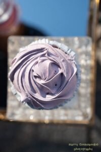 στολισμός γάμου λιλά και χρυσό