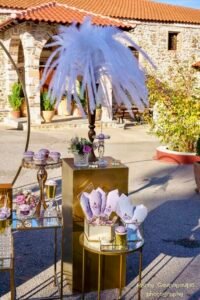 στολισμός γάμου λιλά και χρυσό