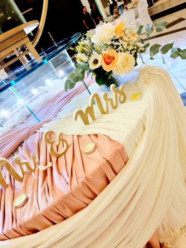 στολισμός δεξίωσης σε σάπιο μήλο