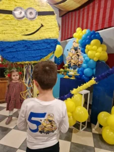 stolismos_party_minion