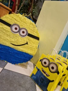 stolismos_party_minion