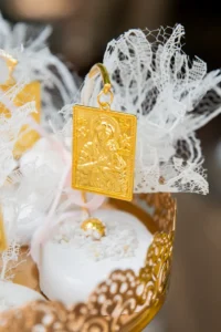 στολισμός βάφτισης με λουλούδια