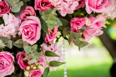 στολισμός βάφτισης με λουλούδια