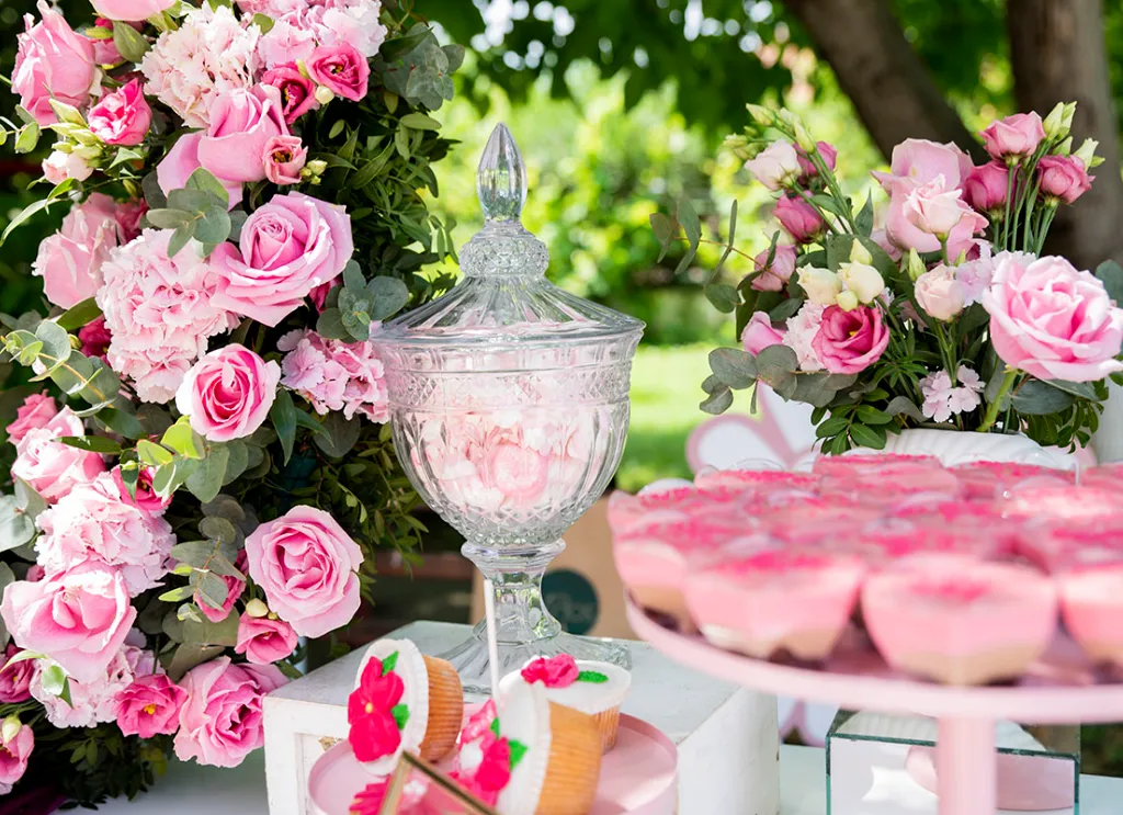 Στολισμός βάπτισης λουλούδια