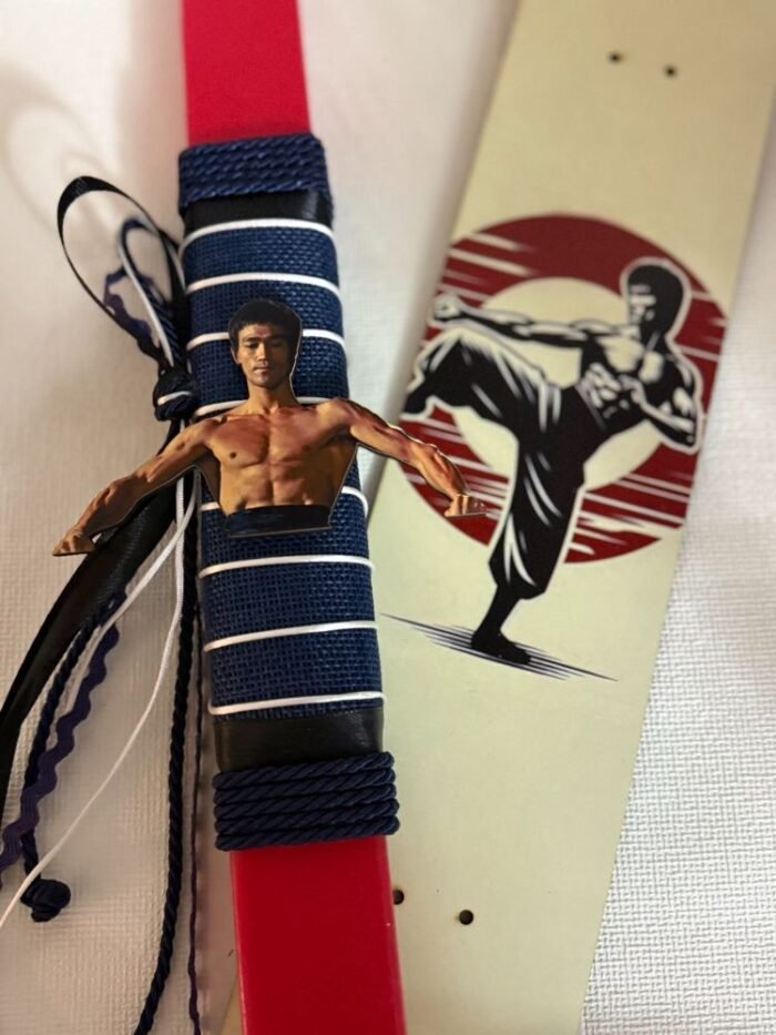Πασχαλινή λαμπάδα Bruce Lee